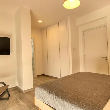 Phaedrus Living Coral Bliss Apartment
