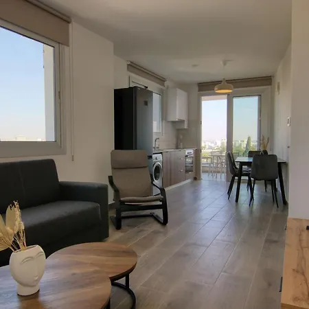 Phaedrus Living Coral Bliss Διαμέρισμα Λάρνακα