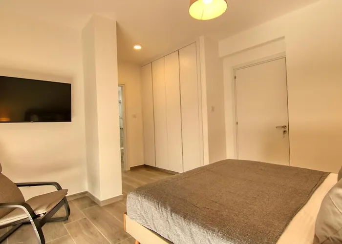 Phaedrus Living Coral Bliss Apartamento