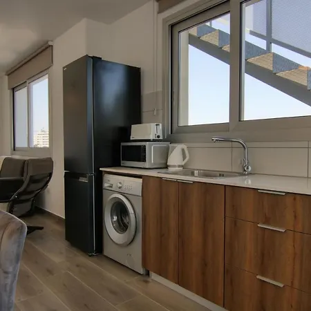 Апартаменты Phaedrus Living Coral Bliss *