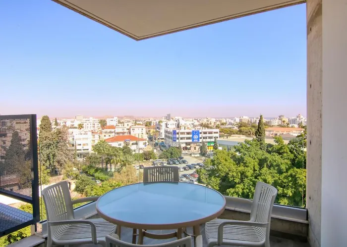 Апартаменты Phaedrus Living Coral Bliss *